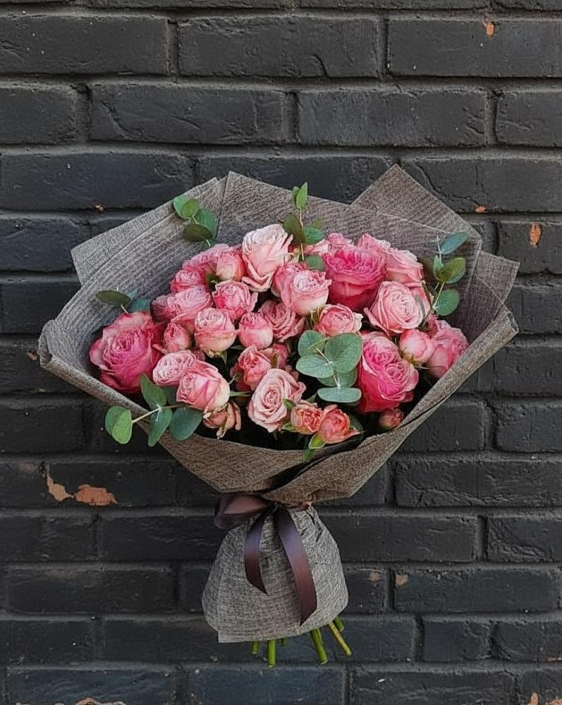 Букет розы в пальмах в Обшаровка Букет цветов из: Розы в Обшаровка