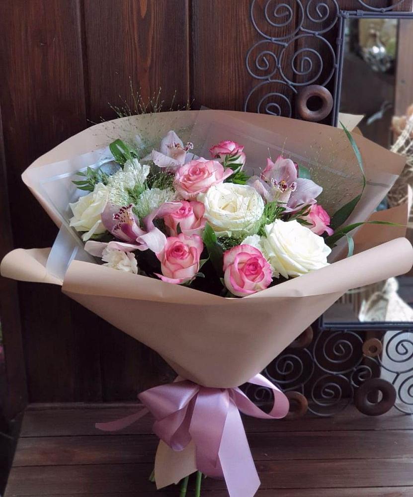 Букет майское утро в Обшаровка Букет цветов из: Гвоздики, Орхидеи, Розы и Хризантемы в Обшаровка