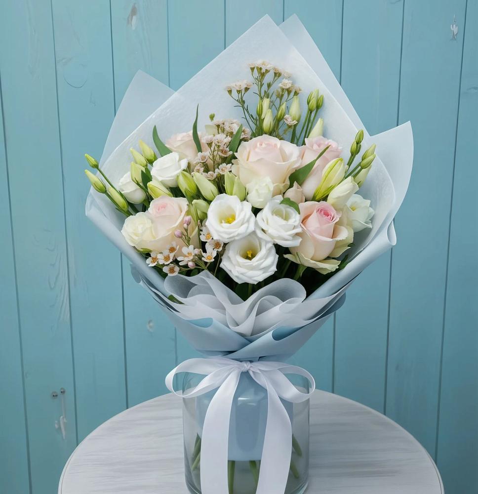 Букет очаровательный аромат в Обшаровка Букет цветов из: Розы и Лизиантусы в Обшаровка