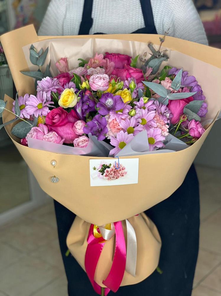 Букет вдохновленный любовью в Обшаровка Букет цветов из: Хризантемы, Гвоздики и Альстромерии в Обшаровка