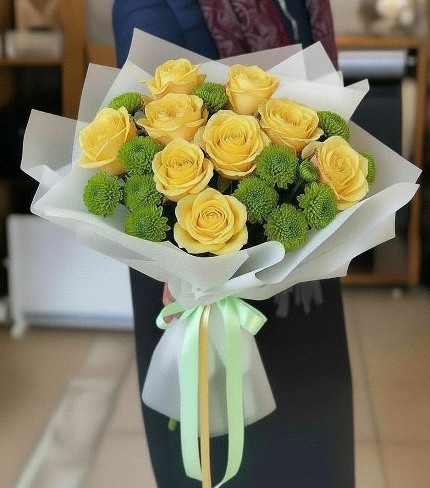 Букет сочно-зеленый в Обшаровка Букет цветов из: Хризантемы и Розы в Обшаровка
