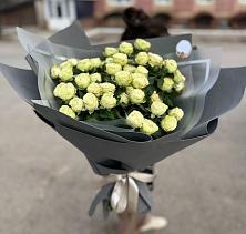 Букет Белые кустовые розы Солинеро в Обшаровка