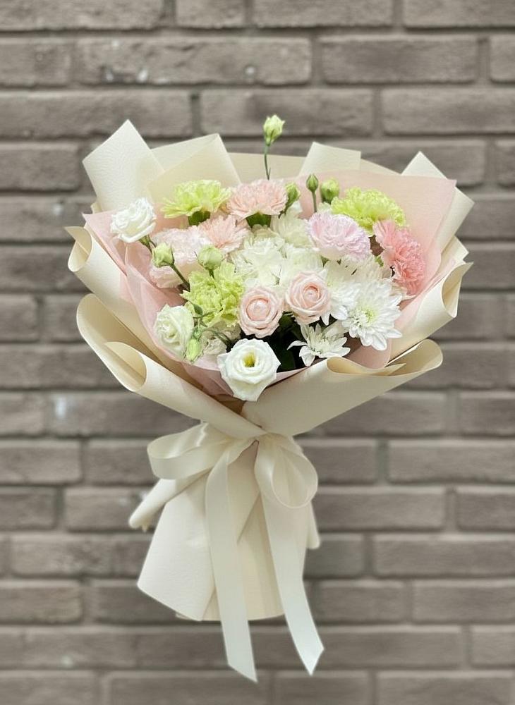 Букет Трепет мечты в Обшаровка Букет цветов из: Гвоздики, Розы, Лизиантусы и Хризантемы в Обшаровка