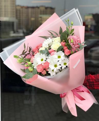 Букет цветов из: Розы, Лизиантусы и Хризантемы в Обшаровка